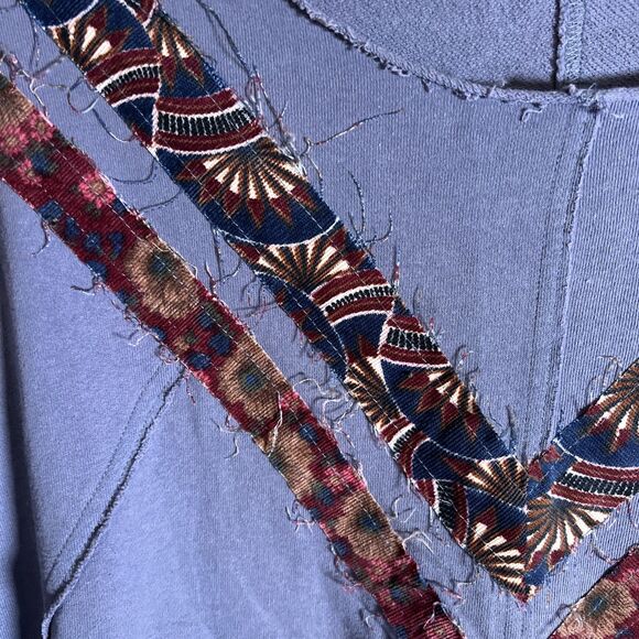 Easel Women’s L Blue Long Sleeve Pullover V Shaped Multicolor Material Details - Picture 2 of 9